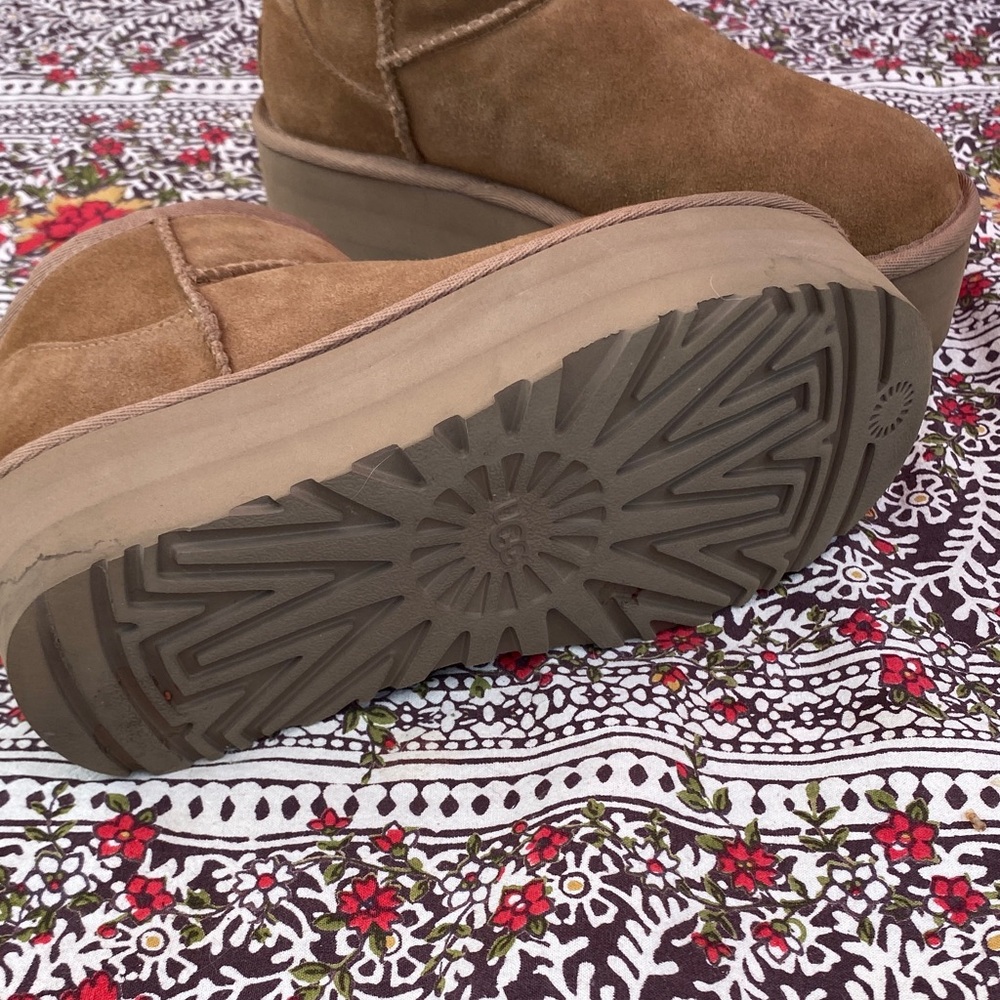 Classic UGG Ultramini Platform Boots - Picture 3 of 7